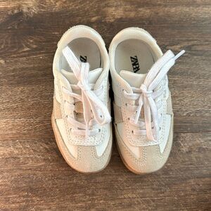 New without tags 
Toddler Zara shoes 
Sz 23